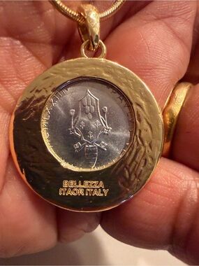 L2 Vatican Citta Del Vaticano Bellezza Italy Gold Plated Coin Pendant with Chain